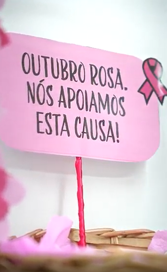 Cartaz com mensagem sobre o Outubro Rosa