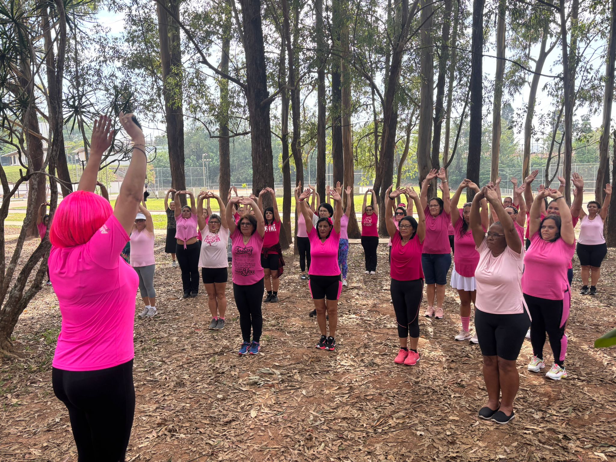 Na imagem, munícipes em ação do Outubro Rosa